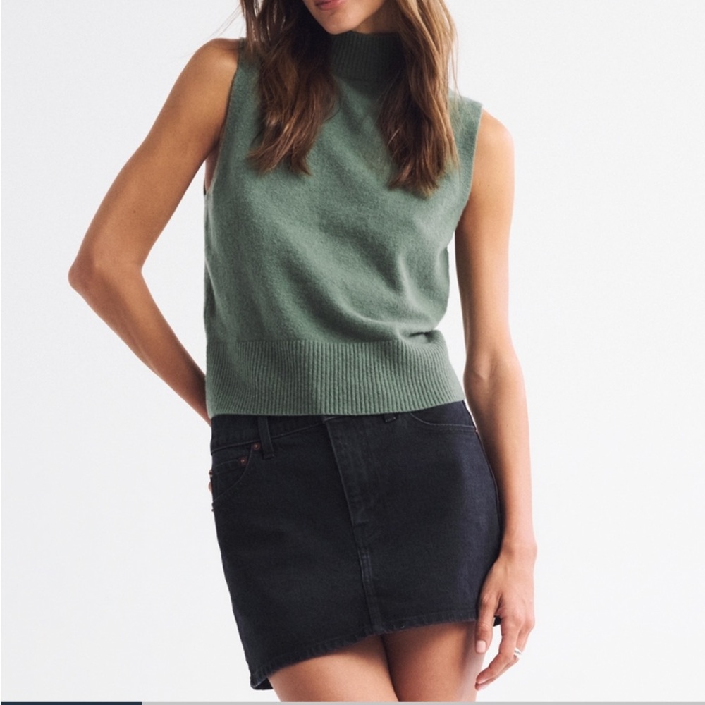 Abercrombie & Fitch wool-blend mockneck sweater shell